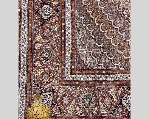 حاشیه فرش ماهی