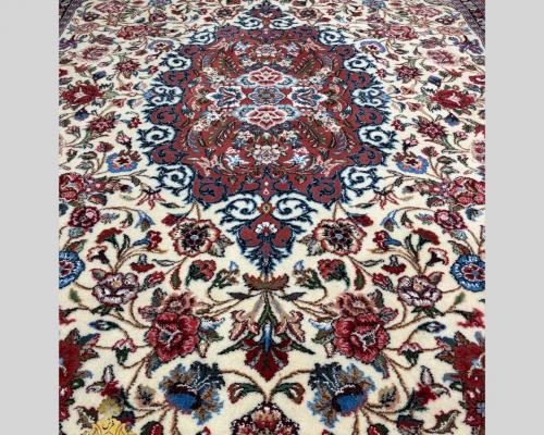 دستباف نقشه اراک، زمینه کرم و حاشیه مسی